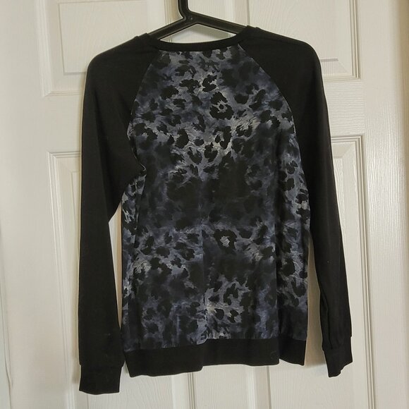 Silk Babaton Aritzia Animal Cheetah Leopard Long Sleeve Tee Sweater - Picture 4 of 5